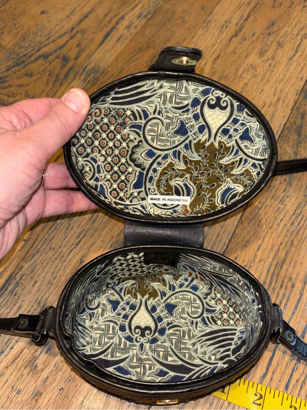TRISTAN & ISEUT Vintage Round Suede & Leather Crossbody Bag Black & Tan - Picture 3 of 9